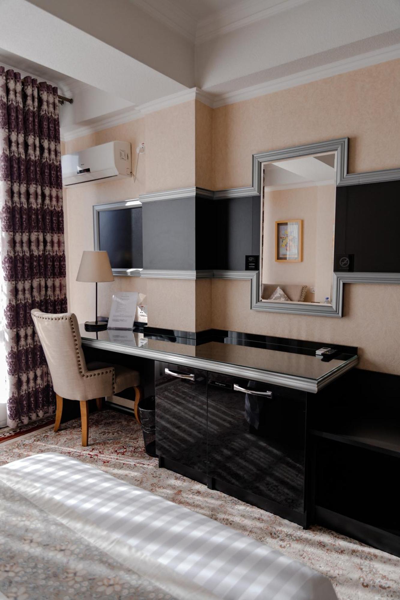 Hotel Atlas Ντουσαμπέ Εξωτερικό φωτογραφία