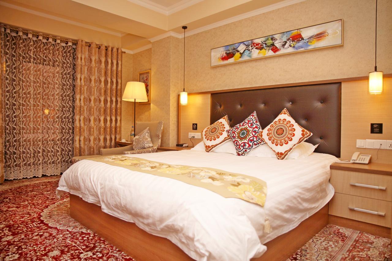 Hotel Atlas Ντουσαμπέ Εξωτερικό φωτογραφία